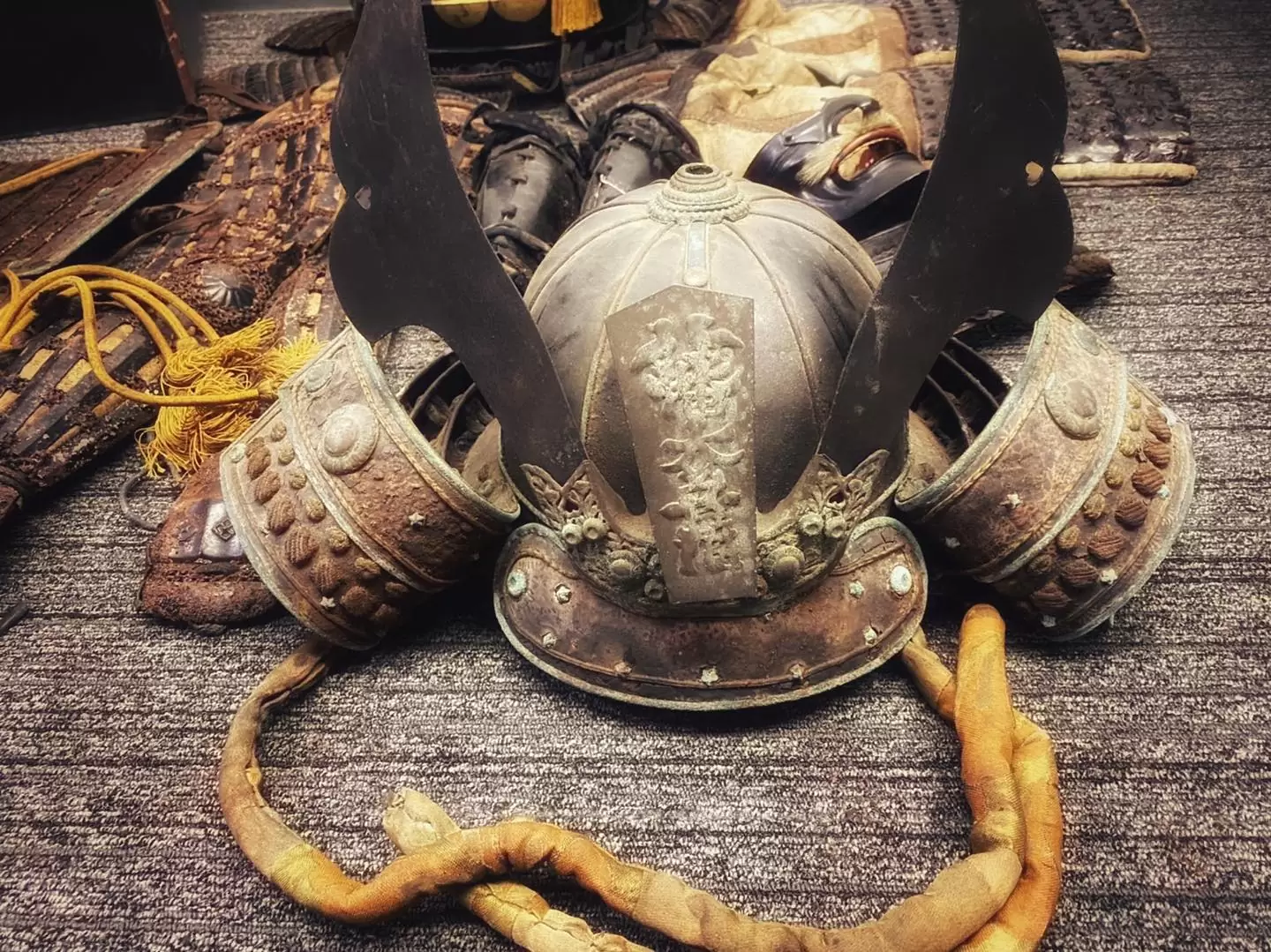 .こんにちはAVANです!昨日、弊社社長にご飯連れて行っていただいて凄くお高いステーキをご馳走していただきました?ですが、台風が接近してる影響なのか物凄い大雨で今週2回目のずぶ濡れになりました折り畳み傘持つ事にします!さて、今回も総合買取ソアレに入荷しました商品をご紹介します!今回は男性なら一度は憧れる甲冑フルセットです!カッコイイですよね!!都合上、全てはお見せ出来ませんがこの写真の兜の迫力と何より歴史の一部に触れてるような不思議な気持ちになります因みに余談なんですが、AVANのInstagramを運営している中の人は、戦国武将の中で地元が同じ黒田官兵衛が好きです!武力は他の武将に比べると劣りますが、それをカバーする頭の良さ、巧みな戦略、戦術に学生時代憧れました!皆さんはどの戦国武将がお好きですか?コメント下さい!弊社が運営する総合買取ソアレでは、ご自宅の使わなくなった不要品などを出張買取致します!生前整理や断捨離をお考えの方は是非一度ご相談下さい!総合買取ソアレやGサポについてのお問い合わせについては弊社HPからご連絡下さい!HPはホームのURLからお問い合わせ可能となっておりますので是非チェック&フォローをよろしくお願いします!#AVAN#avan#Google#google#口コミ#風評被害#対策#改善#MEO#meo#高評価#出張#買取り#買取#ソアレ#ブランド品#オーディオ#時計#ベンチャー#日本#西日本#近畿#関西#兵庫#神戸#ビジネス#甲冑