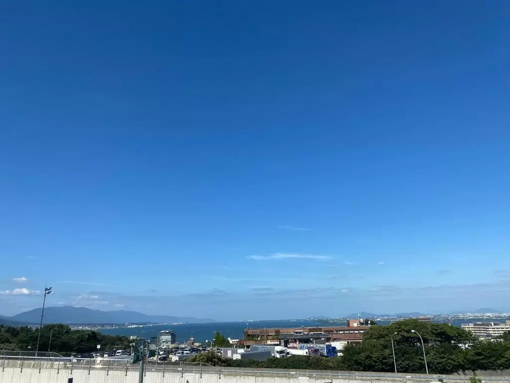 .こんにちはAVANです！最近中の人はチェスを始めました♟️携帯のアプリでやってるんですが、一度も勝てません笑練習あるのみですね！先日の出張帰りに大津のサービスエリアに寄った時に、天気も良くて空と海が綺麗くて凄く気持ちが良かったです！^ ^今年の夏から始めた弊社の独自サービスの『Gサポ』のお問い合わせはHPから出来ます！口コミによる悪評や風評被害でお悩みやお困りの方、一度弊社にご相談下さいそれでは本日も皆さんお疲れ様でした！