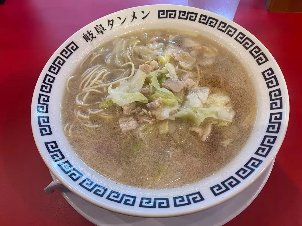 .こんにちはAVANです！皆さん先日の3連休はいかがお過ごしだったでしょか？台風の影響もあって外出される方は少なかったと思いますが、関西はさほど被害が出てなくて良かったですね今週から一気に気温が下がるそうで、秋らしい温度になるみたいですね！秋といえば色々な行事や習慣があると思いますが、アメリカやカナダやヨーロッパなどの海外では毎年9月が入学シーズンだそうです！日本は4月が入学シーズンなので5ヶ月程差がありますねこれにはきちんと諸説がありますがざっくり言うと、明治時代まで遡って当時の日本が西洋の文化を取り入れてその西洋を追い越せ追い抜けといった日本国の施策によって4月入学が一般化したそうです詳しく知りたい方は一度Google先生に聞いてみて下さい^ ^今回の写真は先日出張で岐阜県に行った際に食べた岐阜名物の岐阜タンメン！?ラーメンなのに口当たりが優しくてお味もとてもヘルシーで美味しかったです！岐阜に行く機会があれば是非一度食べてみて下さい！それでは皆さん、本日も1日お疲れ様でした！