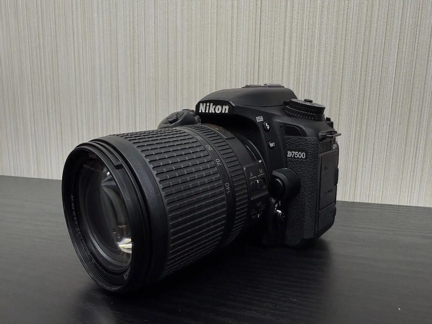 .皆さまこんにちは!🌞買取専門店ソアレです!先日のお買取商品は、【Nikon D7500 18-140 VR Kit】です📸初心者からプロのカメラマンまで幅広い層に人気のNikonのDシリーズ!光学機器もしっかりとプロの査定員が丁寧に査定、買取致します!カメラやレンズ、望遠鏡などの光学機器のお買取は買取専門店ソアレにお任せ下さい!弊社は総合買取なので、オーディオ機器、カメラ、焼き物、骨董品、釣具、時計、バッグ、アクセサリー、ミシン、ブランド品、楽器、ゲーム機、イミテーション、古銭、Zippoなどライター、パイプ(喫煙具)、ジャンク品など即日現金!!高価買取しています!!〇出張費・査定費完全無料!追加費用など一切無し!〇宅配買取・店頭買取もOK!〇LINE査定も行っております!〇最短即日出張買取可能です!=======================================【買取専門店ソアレ】営業時間 10:00〜18:30住所 西宮市門戸荘14-12 ウィステリア門戸102号阪急門戸厄神駅から徒歩3分電話番 078-855-5582========================================#西宮市#西宮#買取#買取店舗#店舗買取#買取専門店#買取専門店ソアレ#総合買取#門戸荘#門戸厄神#門戸厄神駅すぐ#ブランド品#時計#オーディオ機器#骨董品#貴金属#洋服#カメラ#レトロ#楽器#釣具#ゴルフ用品#ホビー#お酒#電動工具#無線機#トレカ#家電#買取はソアレにお任せ